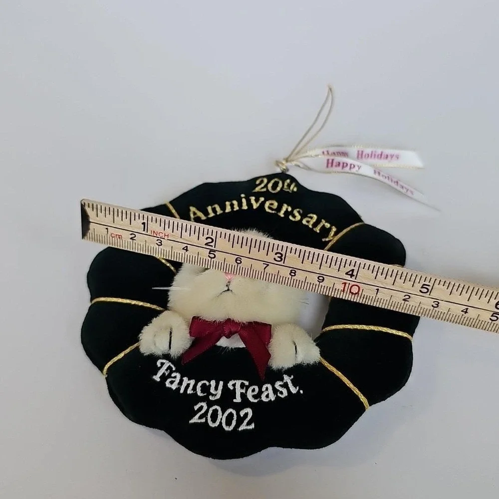 2002 Fancy Feast 20th Anniversary Plush Cat Wreath Ornament Holiday Collectible